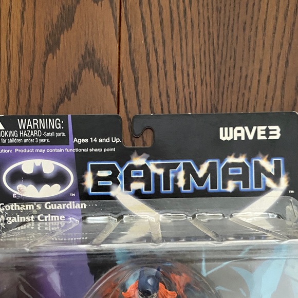 DC Multicolor Catwoman Collectible Figure - Picture 3 of 9